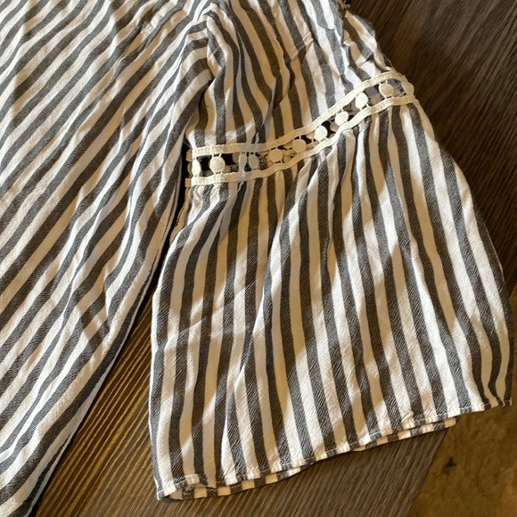 ALYX gray/white striped blouse. Size L. Bell sleeves. Tie front. 3 buttons - Picture 6 of 12